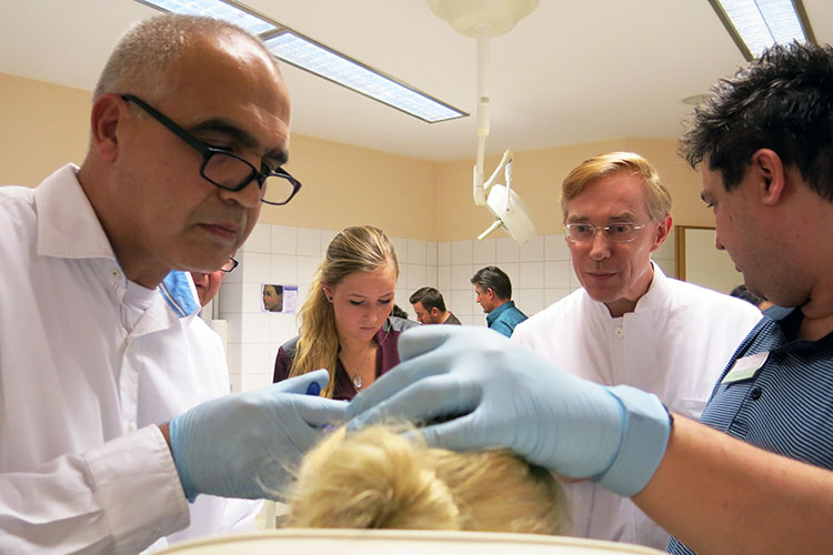 Im Workshop "Face Design B: Botulinumtoxin" lernen Ärzte die erweiterten kosmetischen Behandlungs-Möglichkeiten mit Botox.